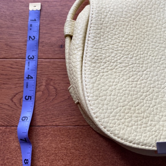 Clark’s Pastel Yellow Purse - Picture 4 of 8